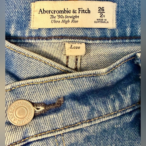 Abercrombie & Fitch Curve Love Ultra High Rise 90s Straight Criss-Cross Jeans - Picture 3 of 5
